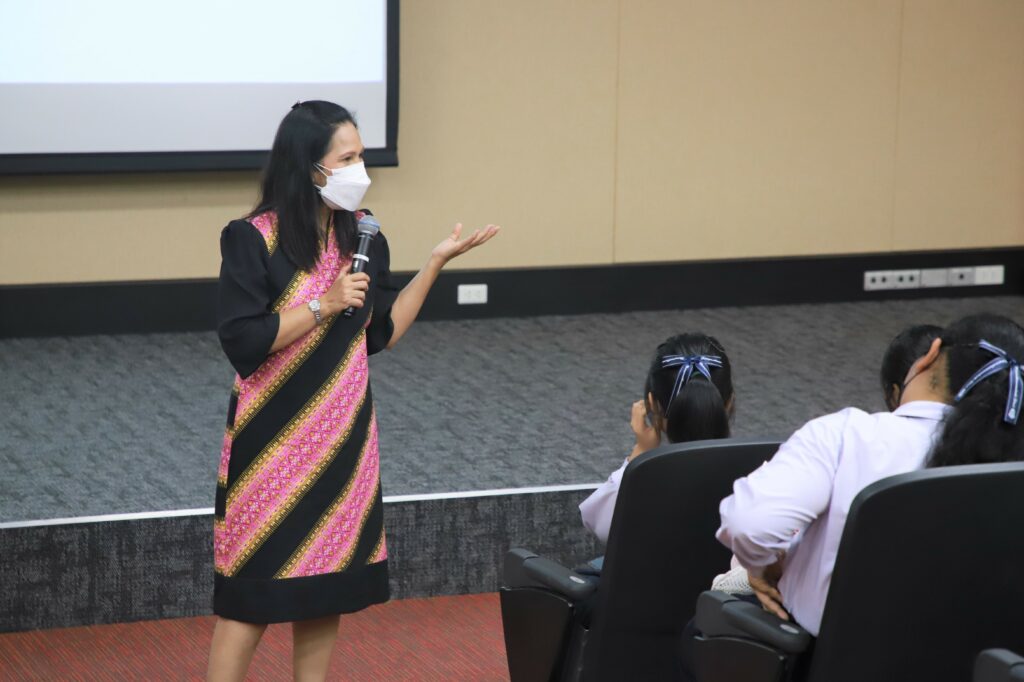 ผอ.ศบศ. ต้อนรับคณะครูนักเรียน รร.มัธยมวัดควนวิเศษฯ