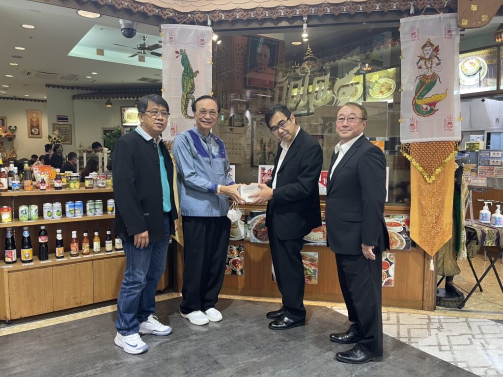 รับมอบของที่ระลึก