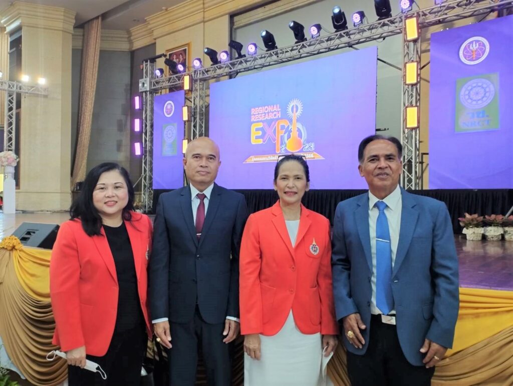 แสดงความยินดีกับผู้อำนวยการโรงเรียน