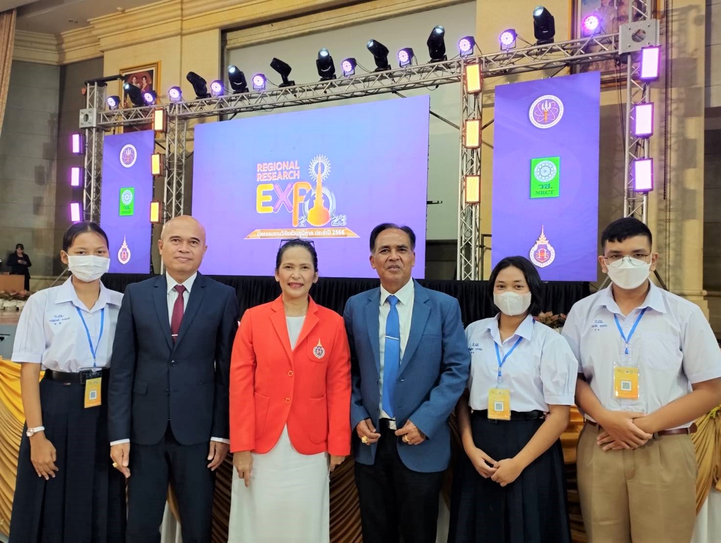 แสดงความยินดีกับผู้อำนวยการโรงเรียน