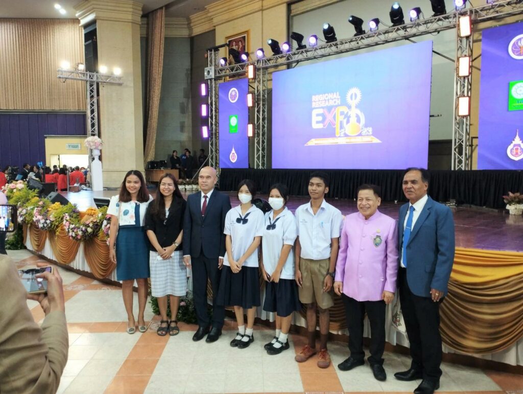 แสดงความยินดีกับผู้อำนวยการโรงเรียน