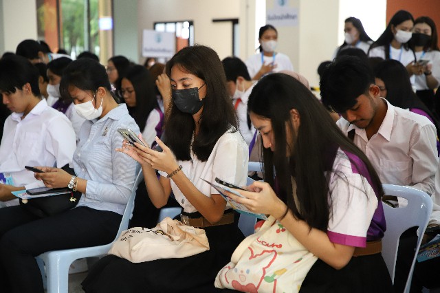 แจกบัตรนักศึกษา