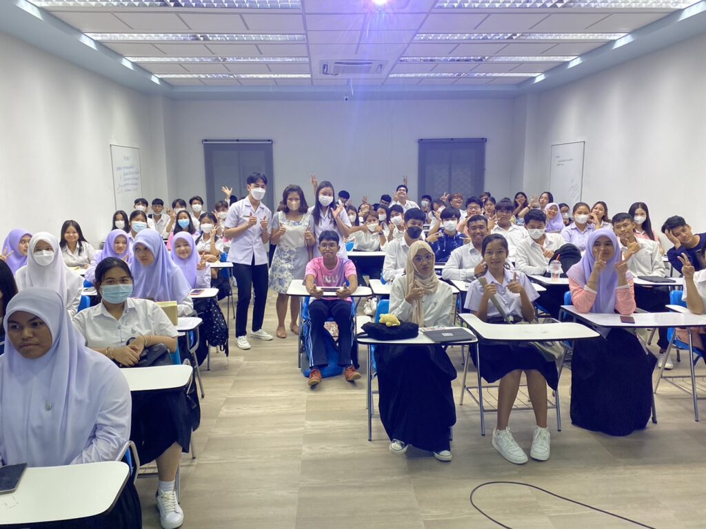 สอนน้องลงทะเบียน