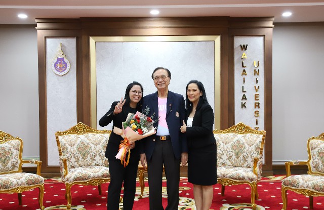 รับช่อดอกไม้