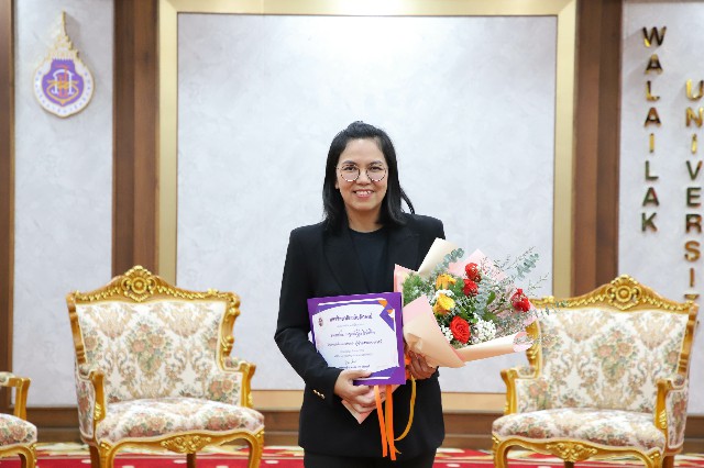 รับช่อดอกไม้