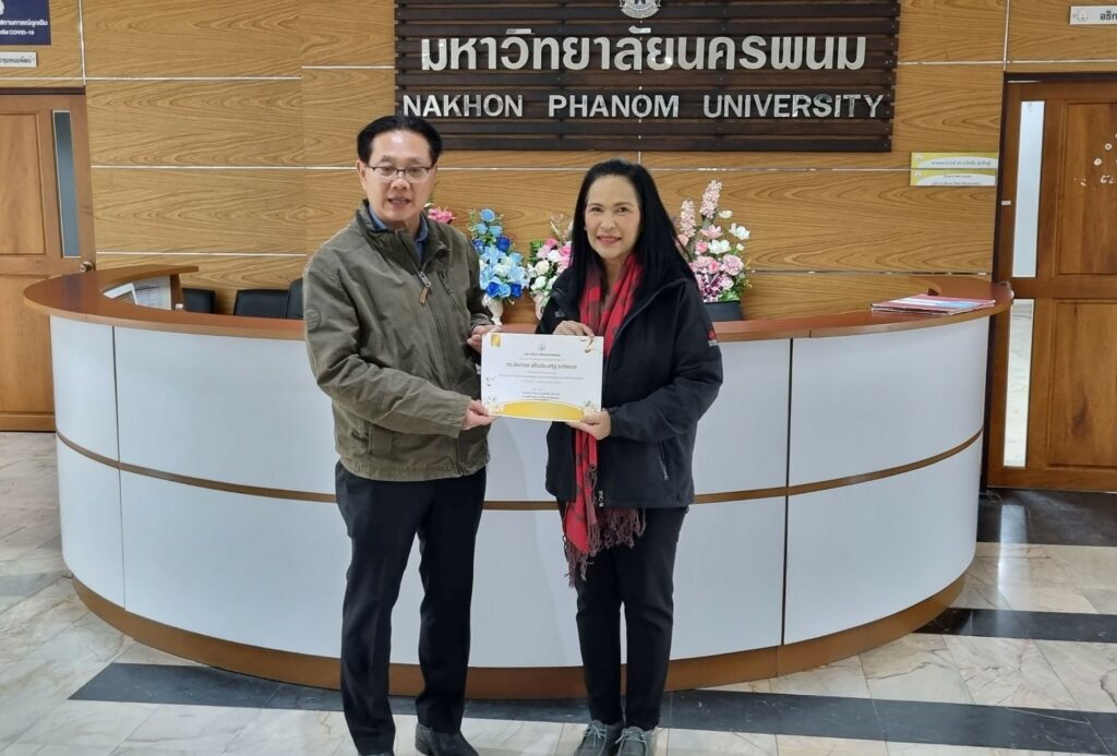 บรรยายการพัฒนาระบบ Smart Educational Service System รองรับ Virtual University ให้กับบุคลากร ม.นครพนม