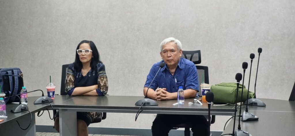 ผู้อำนวยการ ศบศ. ม.วลัยลักษณ์ พร้อมหัวหน้าฝ่ายงาน เข้าพบคณบดีพร้อมตัวแทนหลักสูตร วิทยาลัยสัตวแพทย์ฯ ให้ข้อมูลการปรับรูปแบบการเรียนการสอน จากไตรภาคเป็นทวิภาค