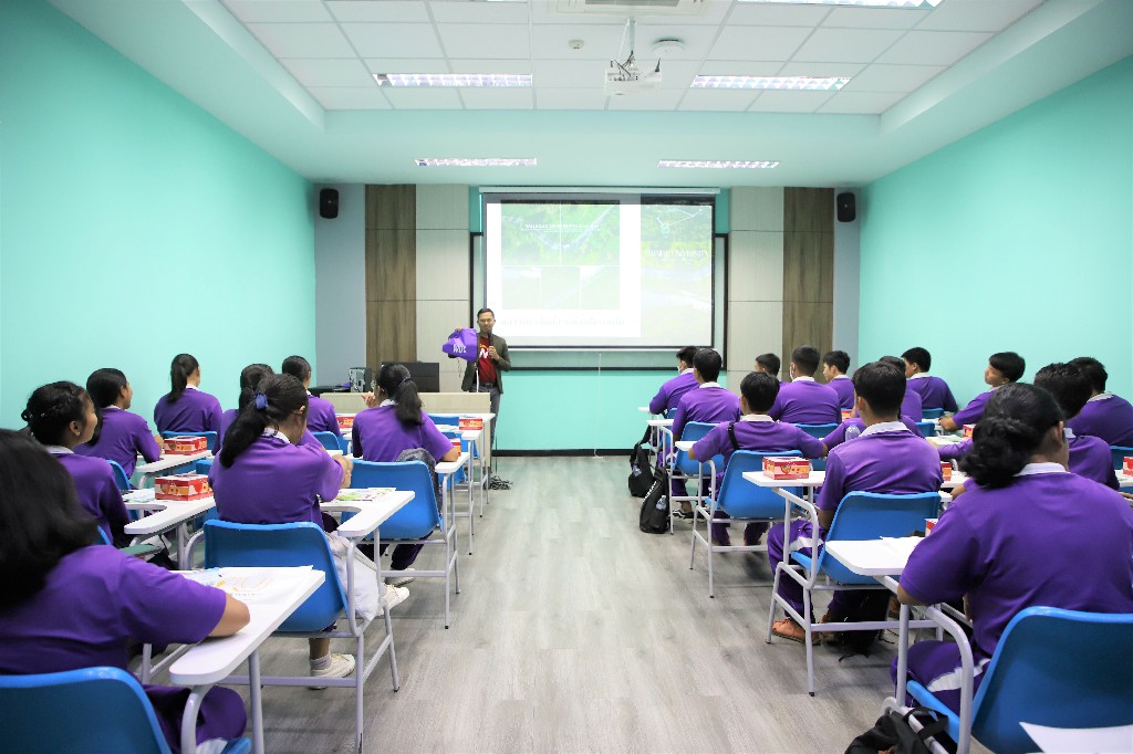 ต้อนรับคณะครู นักเรียนชั้น ม.5 โรงเรียนทุ่งสง เข้าเยี่ยมชมมหาวิทยาลัยวลัยลักษณ์