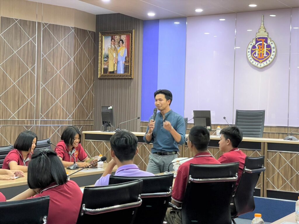 แนะแนวการศึกษาและประชาสัมพันธ์มหาวิทยาลัยวลัยลักษณ์ ให้นักศึกษาชั้น ม.ปลาย โรงเรียนหารเทารังสีประชาสรรค์