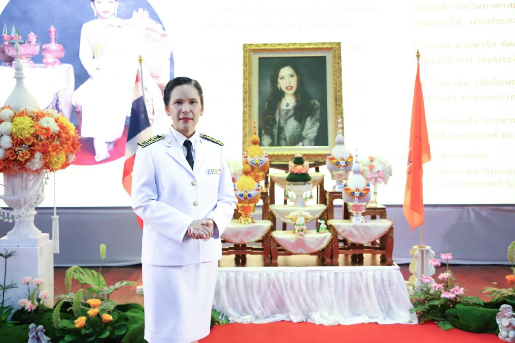 ร่วมพิธีถวายพระพรชัยมงคล